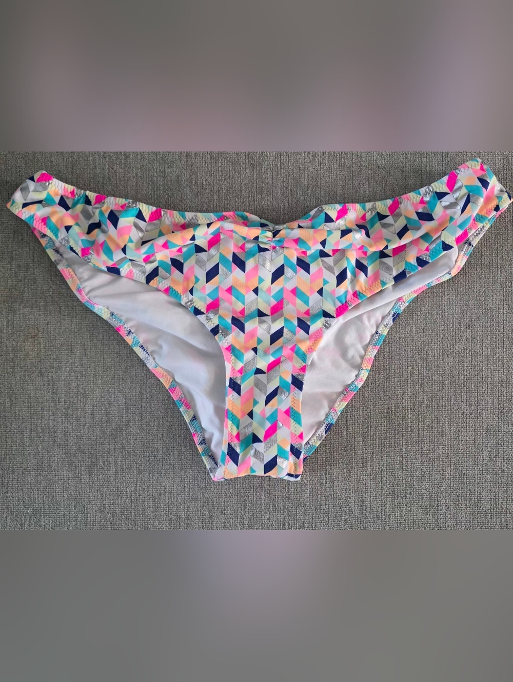 PINK Victoria’s Secret Bikini Bottoms Geometric Print Ruched Back, Medium